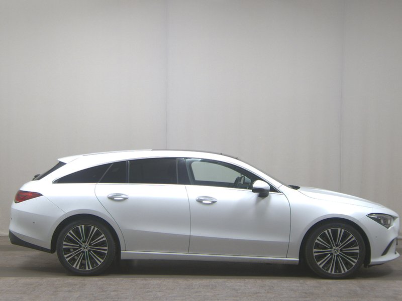 Mercedes-Benz CLA 220 d Shooting Brake automatik Progressive • panorama