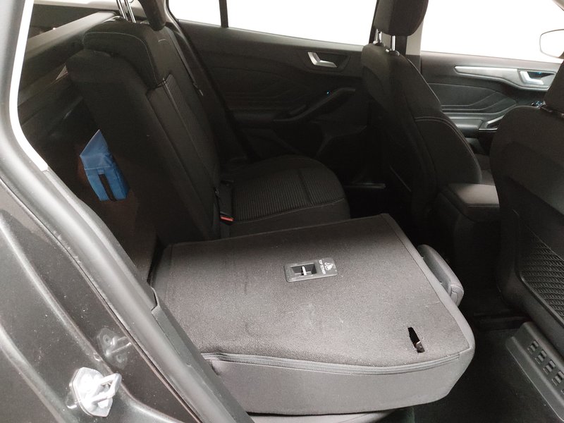 Ford Focus Turnier 1.0 EcoBoost Titanium • Full LED • navigacija — 11