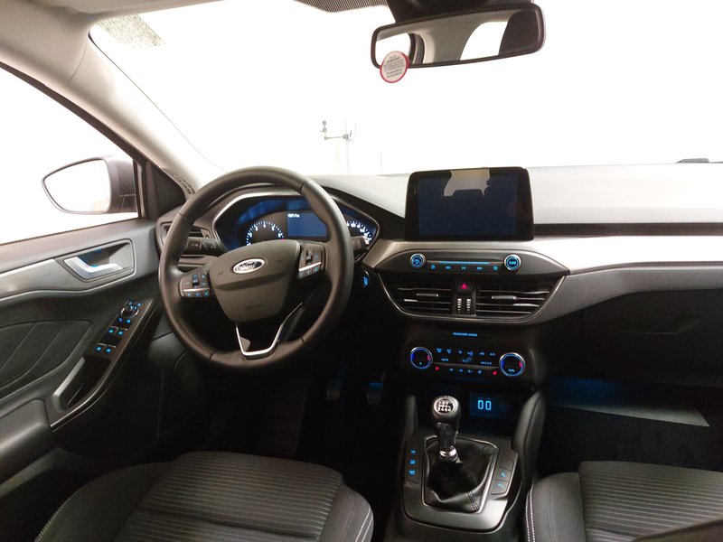 Ford Focus Turnier 1.0 EcoBoost Titanium • Full LED • navigacija — 16