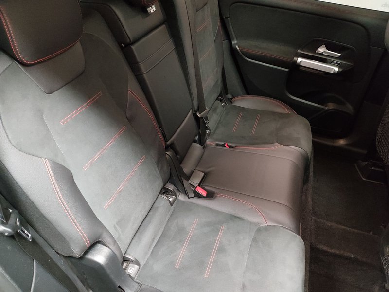 Mercedes-Benz GLB 200 d 4MATIC automatik AMG Line • panorama • ACC — 12