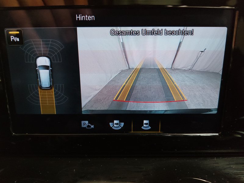 Mercedes-Benz GLB 200 d 4MATIC automatik AMG Line • panorama • ACC — 15