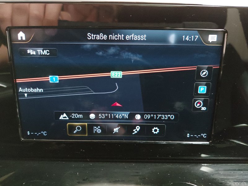 Mercedes-Benz GLB 200 d 4MATIC automatik AMG Line • panorama • ACC — 20