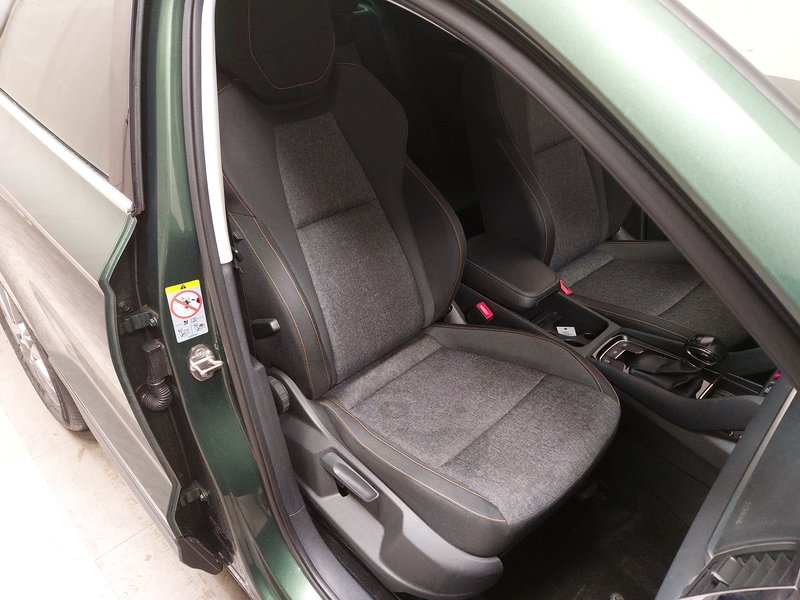 Škoda Karoq 2.0 TDI 4x4 Clever • panorama • ACC — 10