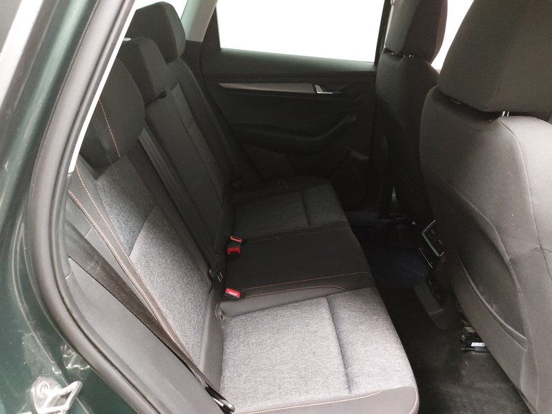 Škoda Karoq 2.0 TDI 4x4 Clever • panorama • ACC — 12