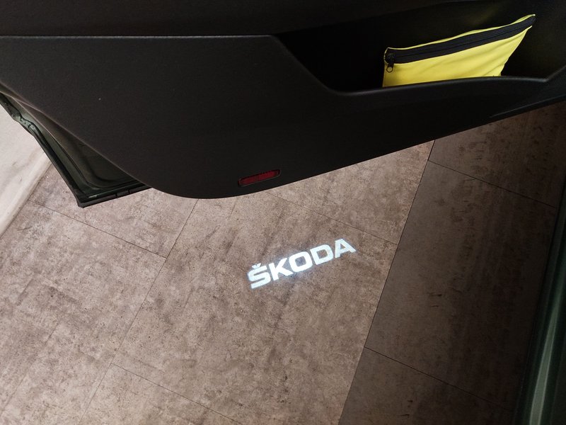 Škoda Karoq 2.0 TDI 4x4 Clever • panorama • ACC — 17