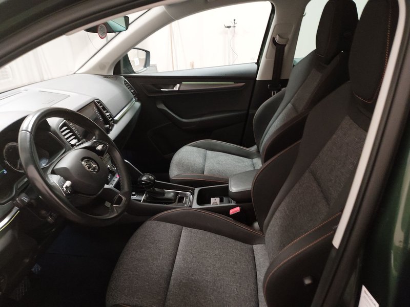 Škoda Karoq 2.0 TDI 4x4 Clever • panorama • ACC — 6