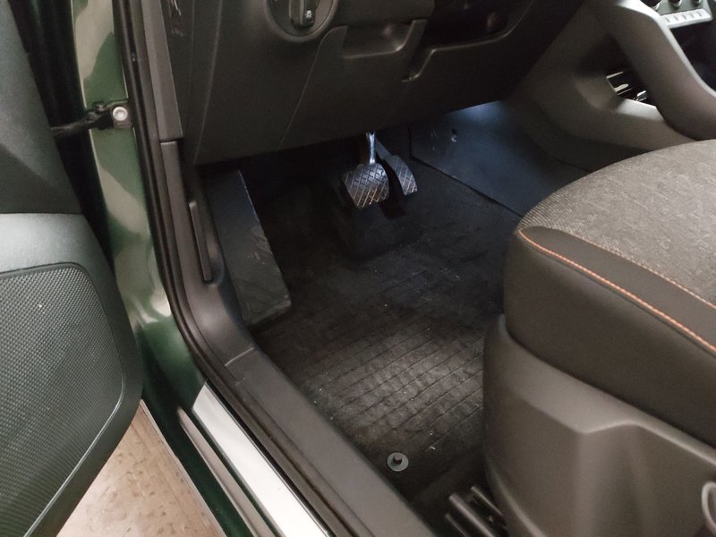 Škoda Karoq 2.0 TDI 4x4 Clever • panorama • ACC — 7