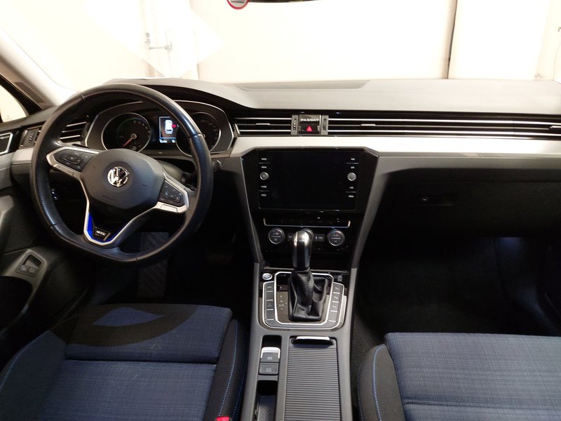 Volkswagen Passat Variant GTE 1.4 TSI • ACC • masaža — 18