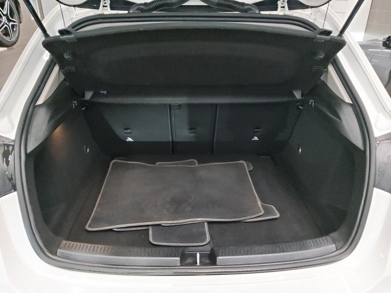 Mercedes-Benz A 180 d automatik • LED • digitalni instrumenti — 12