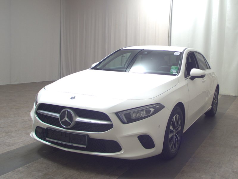 Mercedes-Benz A 180 d automatik • LED • digitalni instrumenti — 2