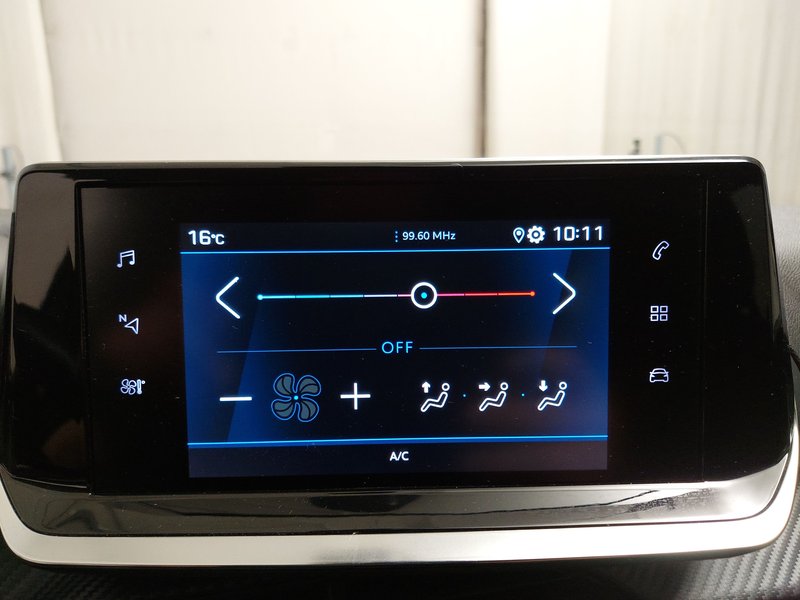 Peugeot 208 PureTech 75 Active Pack • LED — 17