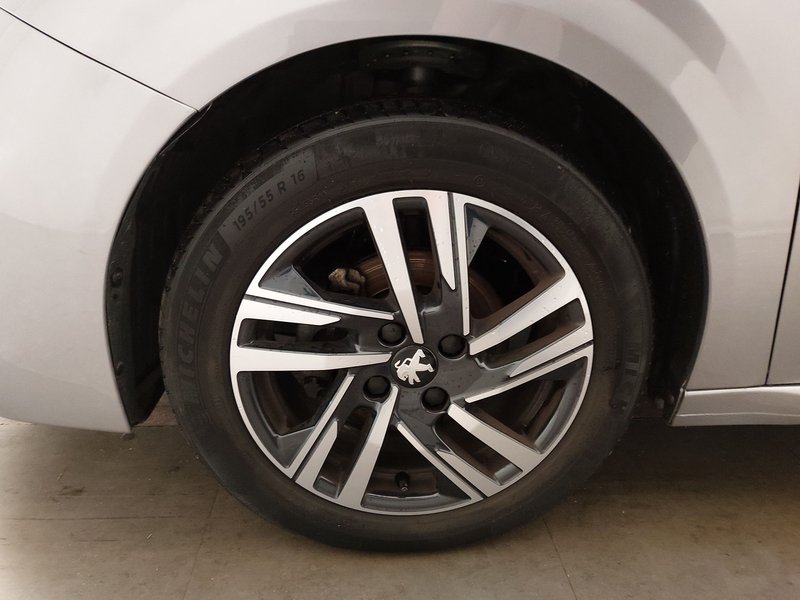 Peugeot 208 PureTech 75 Active Pack • LED — 8