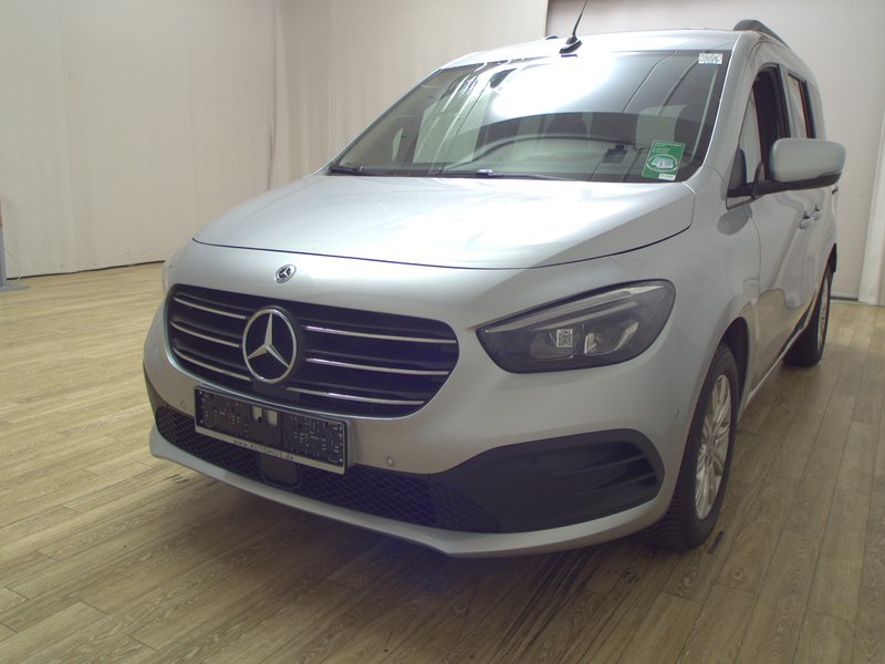 Mercedes-Benz T 180 d Progressive • bežično punjenje • Full LED — 2