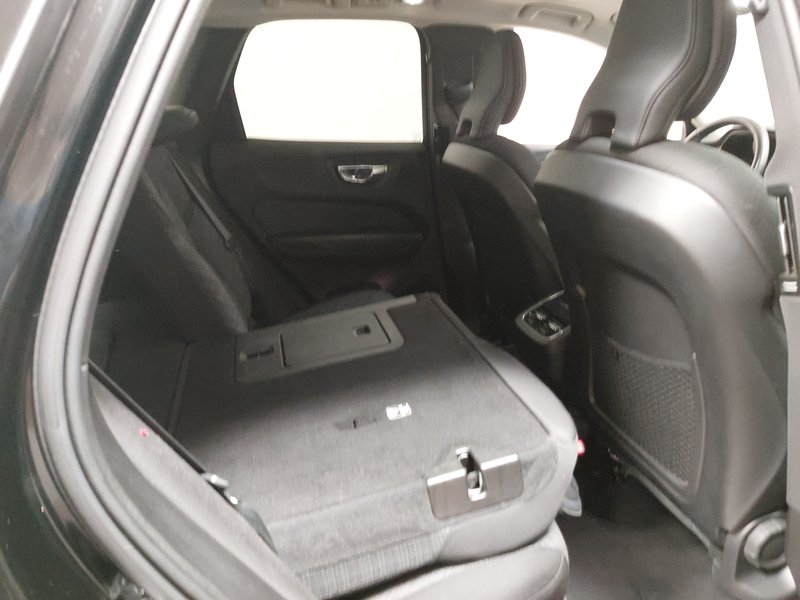Volvo XC60 B4 D Momentum Pro automatik • panorama • LED — 11