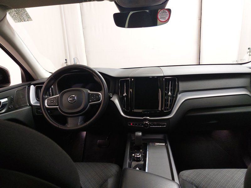 Volvo XC60 B4 D Momentum Pro automatik • panorama • LED — 18