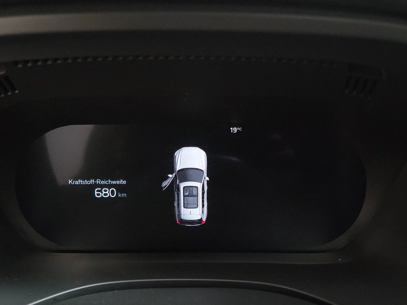 Volvo XC60 B4 D Momentum Pro automatik • panorama • LED — 22