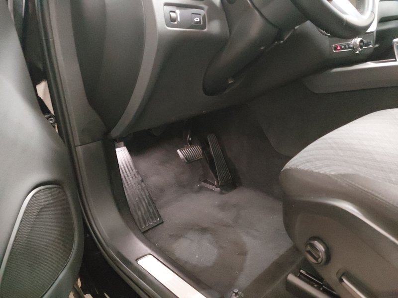 Volvo XC60 B4 D Momentum Pro automatik • panorama • LED — 7