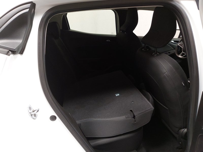 Renault Clio TCe • Full LED — 12