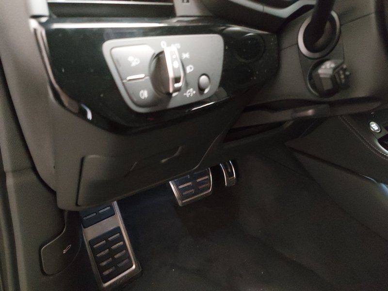 Audi A4 Avant 40 TDI quattro automatik S line • Full LED • digitalni instrumenti — 7
