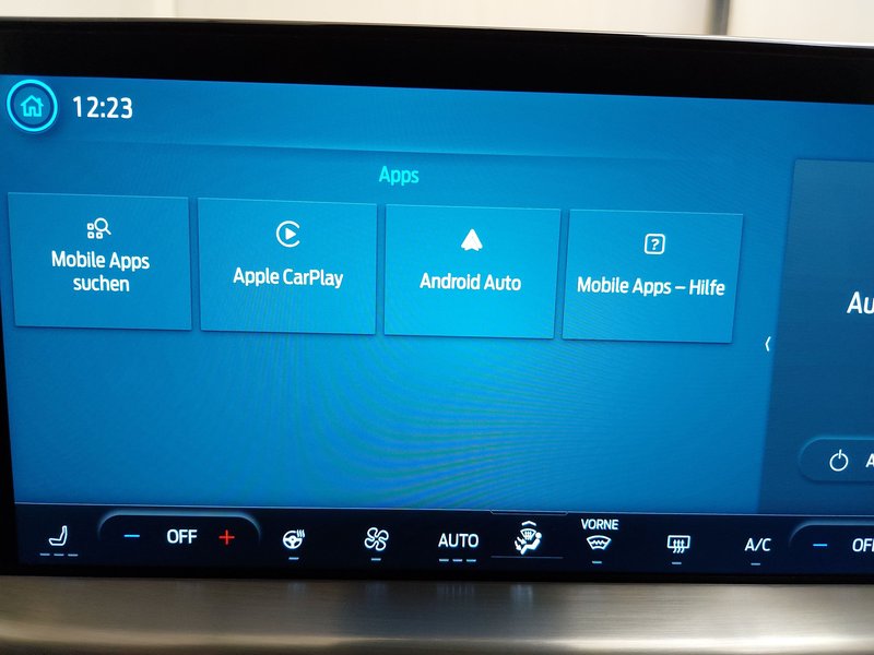 Ford Focus 1.5 EcoBlue Titanium X automatik • LED • digitalni instrumenti — 20