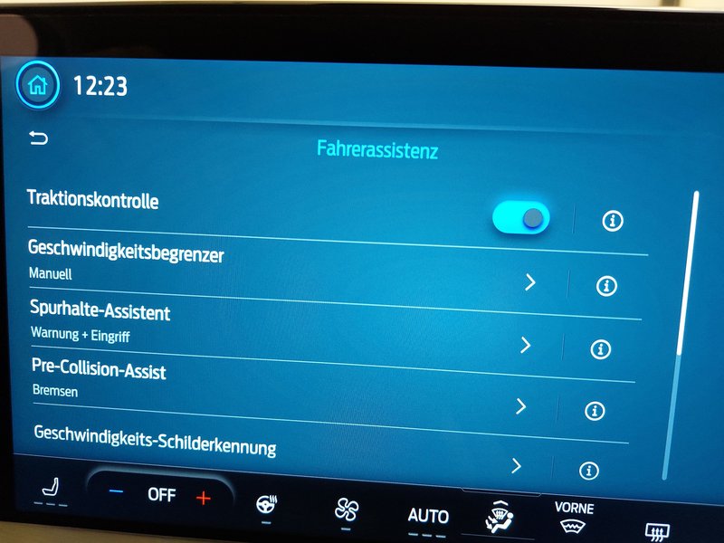 Ford Focus 1.5 EcoBlue Titanium X automatik • LED • digitalni instrumenti — 21