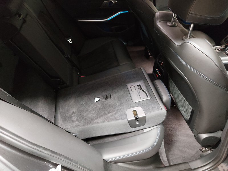 BMW 330e Touring M Sport automatik • ACC • LED — 11