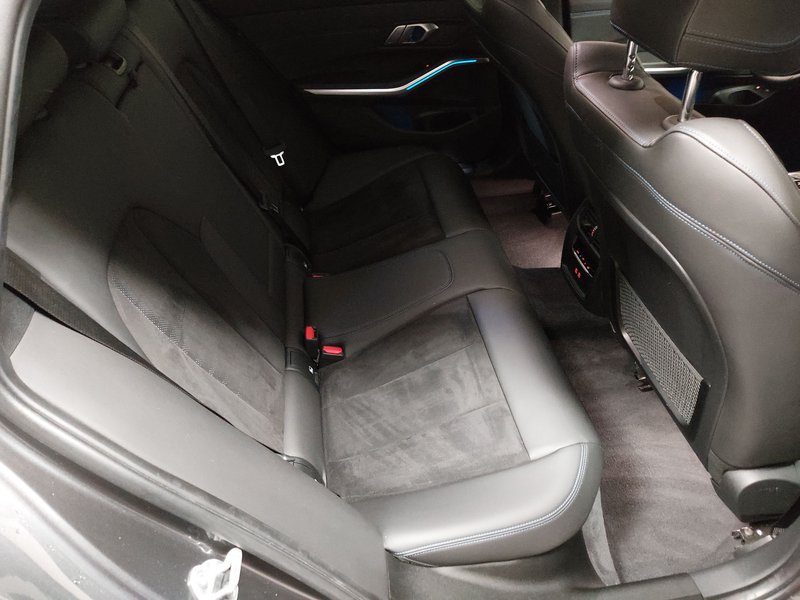 BMW 330e Touring M Sport automatik • ACC • LED — 12