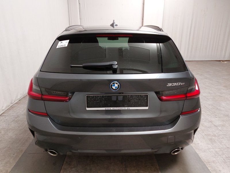 BMW 330e Touring M Sport automatik • ACC • LED — 14