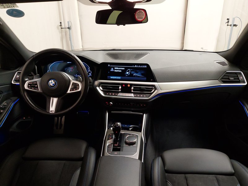 BMW 330e Touring M Sport automatik • ACC • LED — 16