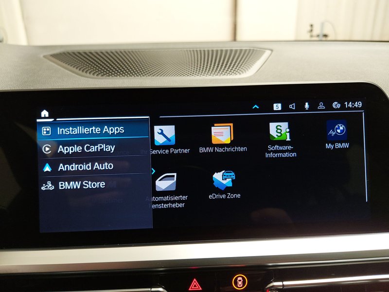 BMW 330e Touring M Sport automatik • ACC • LED — 18