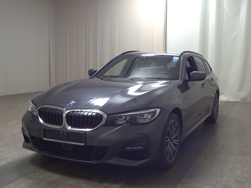 BMW 330e Touring M Sport automatik • ACC • LED — 2