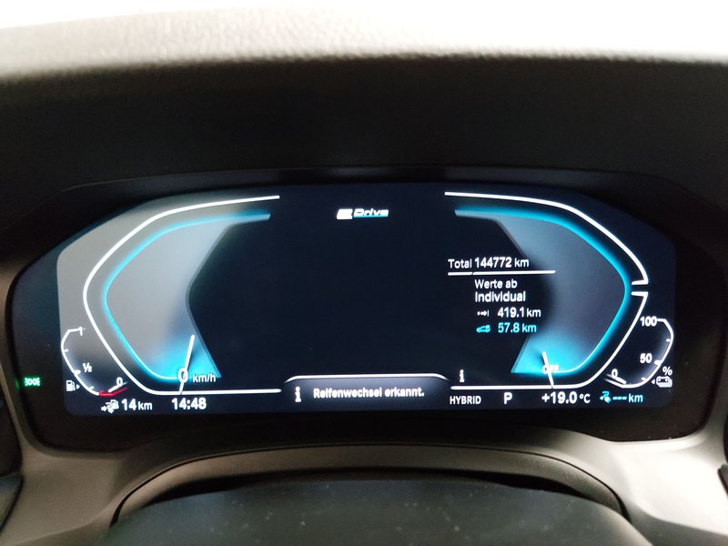 BMW 330e Touring M Sport automatik • ACC • LED — 20