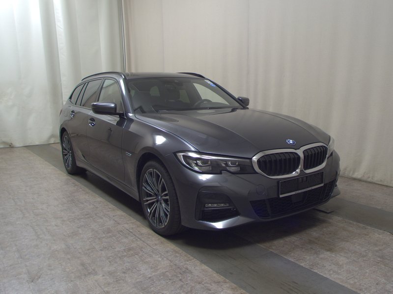 BMW 330e Touring M Sport automatik • ACC • LED — 3