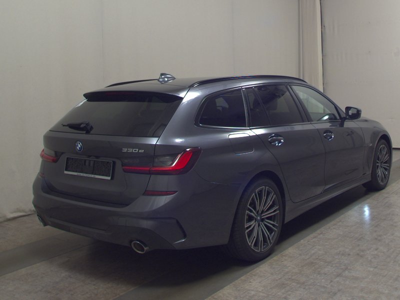 BMW 330e Touring M Sport automatik • ACC • LED — 4