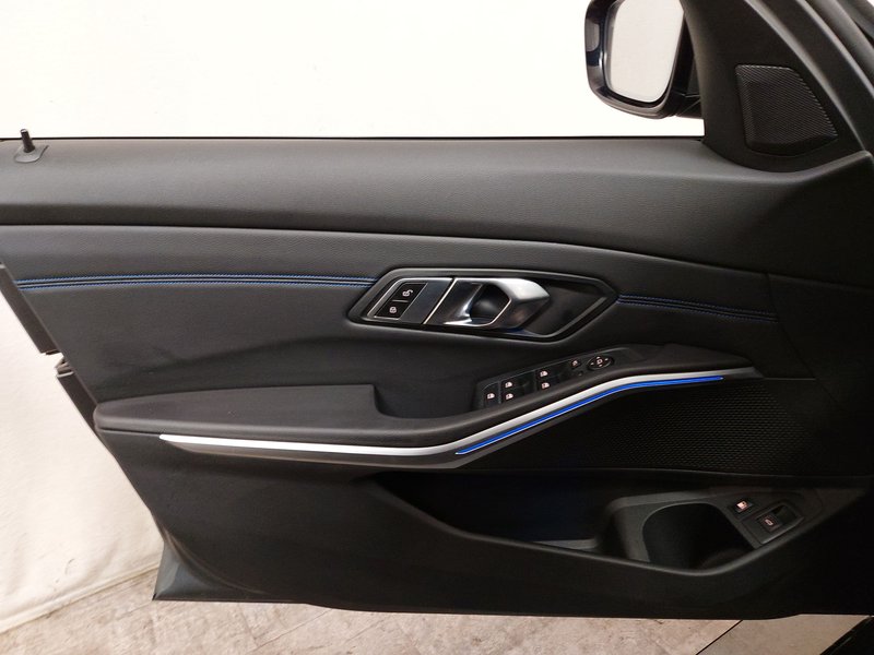 BMW 330e Touring M Sport automatik • ACC • LED — 5