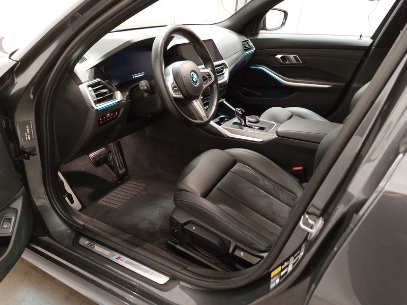 BMW 330e Touring M Sport automatik • ACC • LED — 6