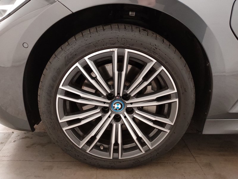 BMW 330e Touring M Sport automatik • ACC • LED — 8