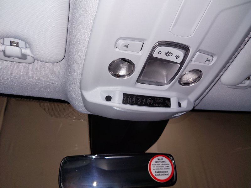 Peugeot 208 1.2 PureTech • 360° kamera • digitalni instrumenti — 13