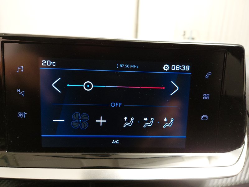 Peugeot 208 1.2 PureTech • 360° kamera • digitalni instrumenti — 19