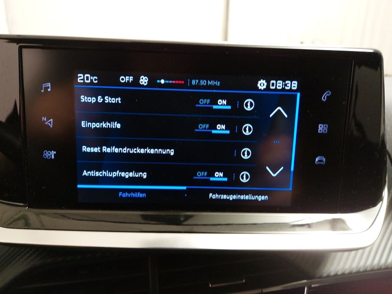 Peugeot 208 1.2 PureTech • 360° kamera • digitalni instrumenti — 20