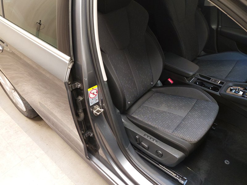 Škoda Octavia Kombi 1.4 TSI iV automatik Style • HUD • Full LED — 10