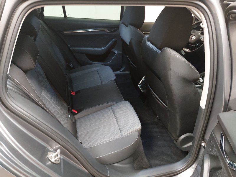 Škoda Octavia Kombi 1.4 TSI iV automatik Style • HUD • Full LED — 12