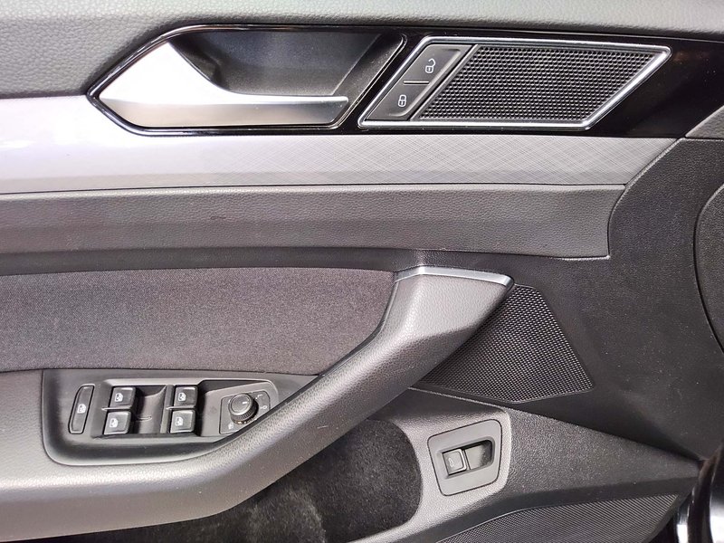 Volkswagen Passat Variant 2.0 TDI automatik Business • ACC • Full LED — 10