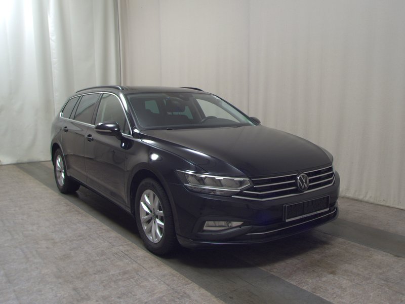 Volkswagen Passat Variant 2.0 TDI automatik Business • ACC • Full LED — 3