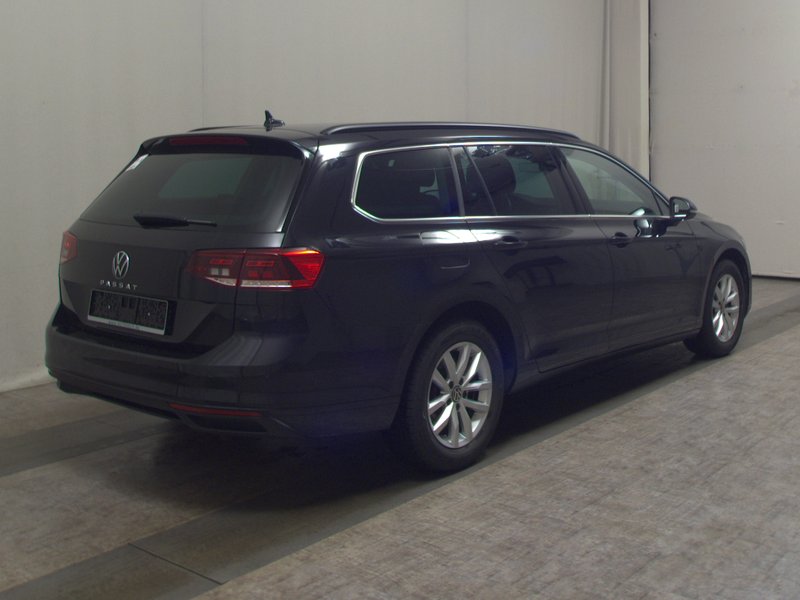 Volkswagen Passat Variant 2.0 TDI automatik Business • ACC • Full LED — 4