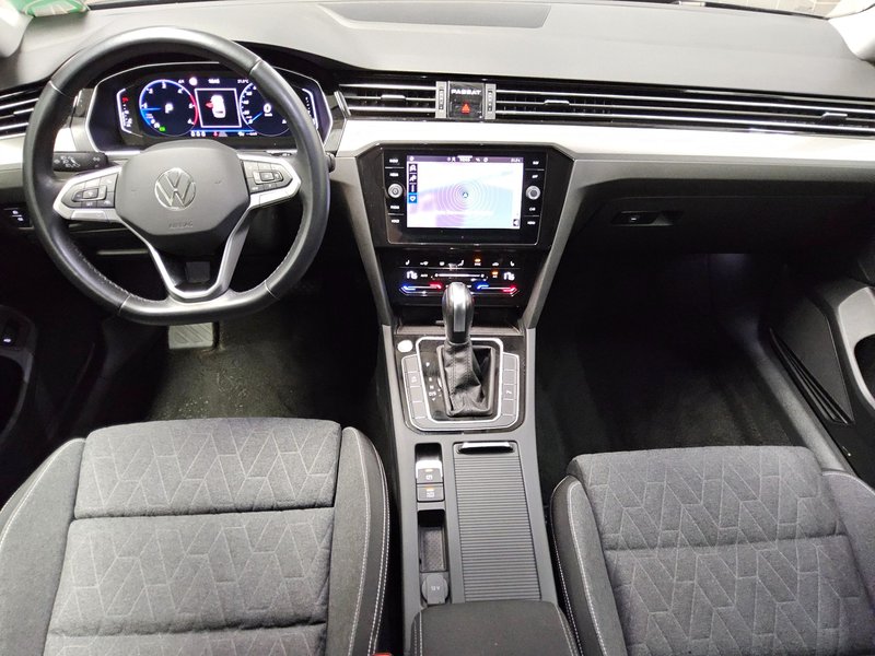 Volkswagen Passat Variant 2.0 TDI automatik Business • ACC • Full LED — 5