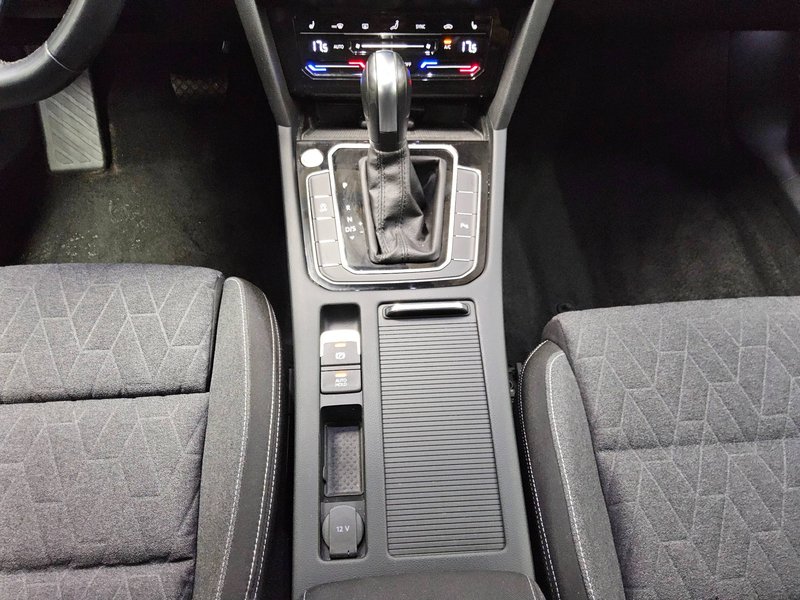 Volkswagen Passat Variant 2.0 TDI automatik Business • ACC • Full LED — 6