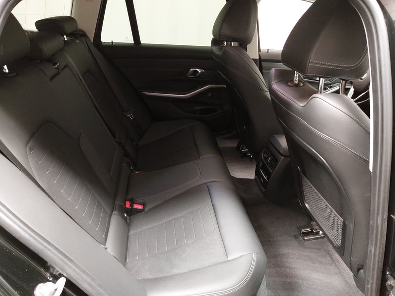 BMW 320d Touring automatik • AHK • HUD — 12
