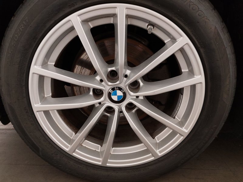 BMW 320d Touring automatik • AHK • HUD — 8