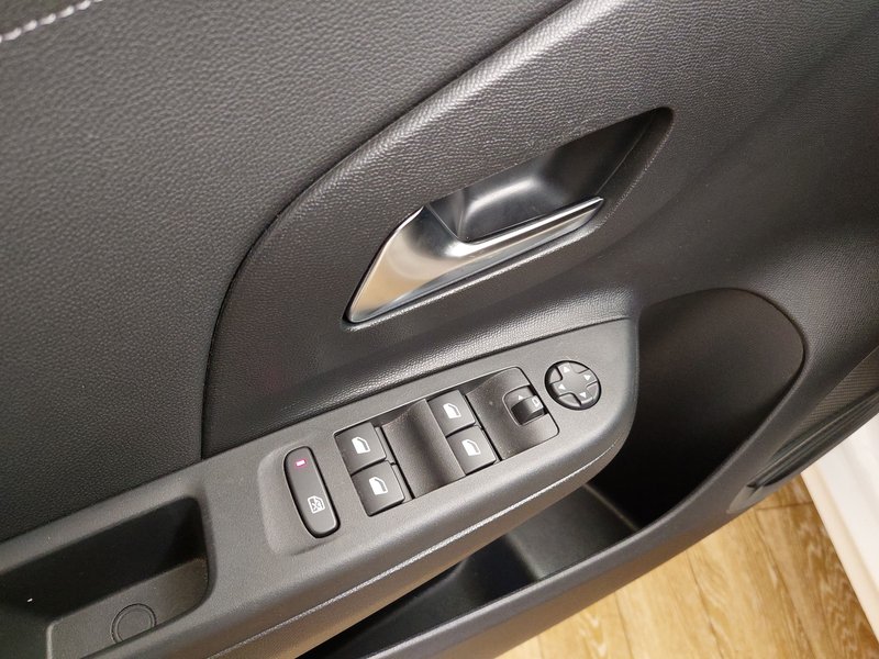 Opel Corsa-e Elegance • ACC • Full LED — 5